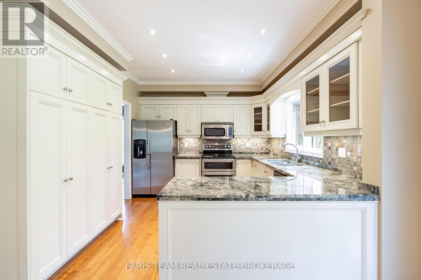 25 Averill Court, Bradford West Gwillimbury, Ontario  L0G 1A0 - Photo 8 - N13061444