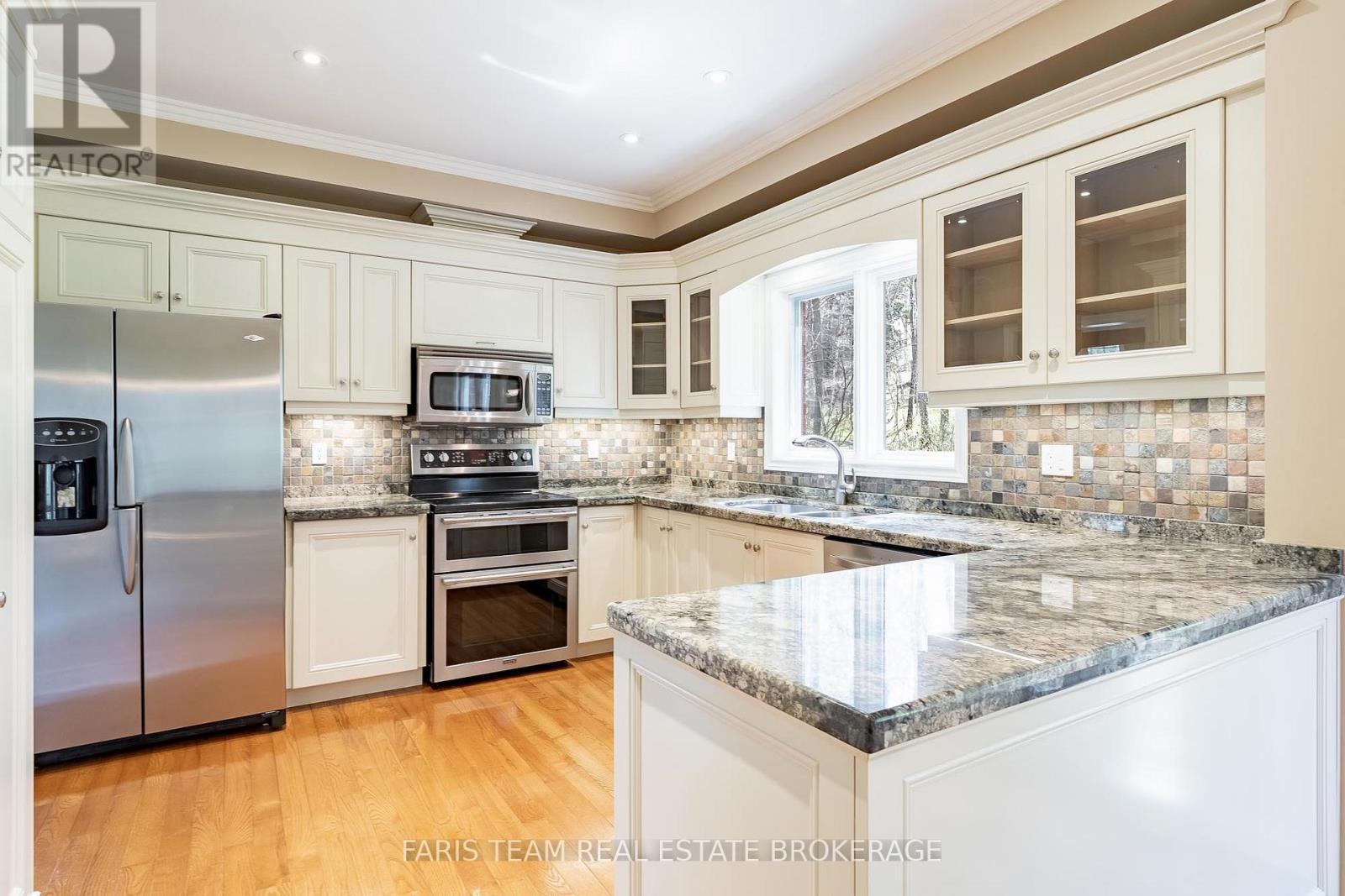 25 Averill Court, Bradford West Gwillimbury, Ontario  L0G 1A0 - Photo 9 - N13061444