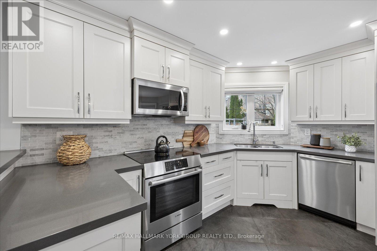 123 Brookeview Drive, Aurora, Ontario  L4G 6R5 - Photo 13 - N13061462