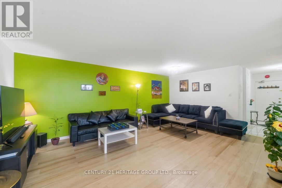 1408 - 2323 Confederation Parkway, Mississauga, Ontario  L5B 1R6 - Photo 5 - W13055714