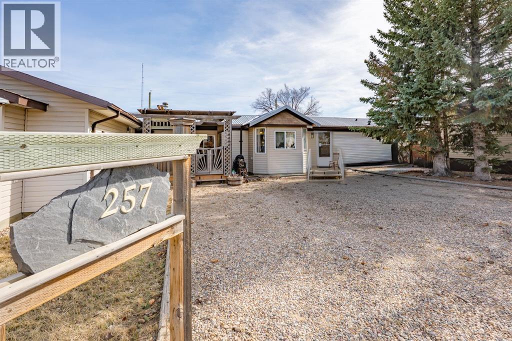 257 Leonard Street, Seven Persons, Alberta