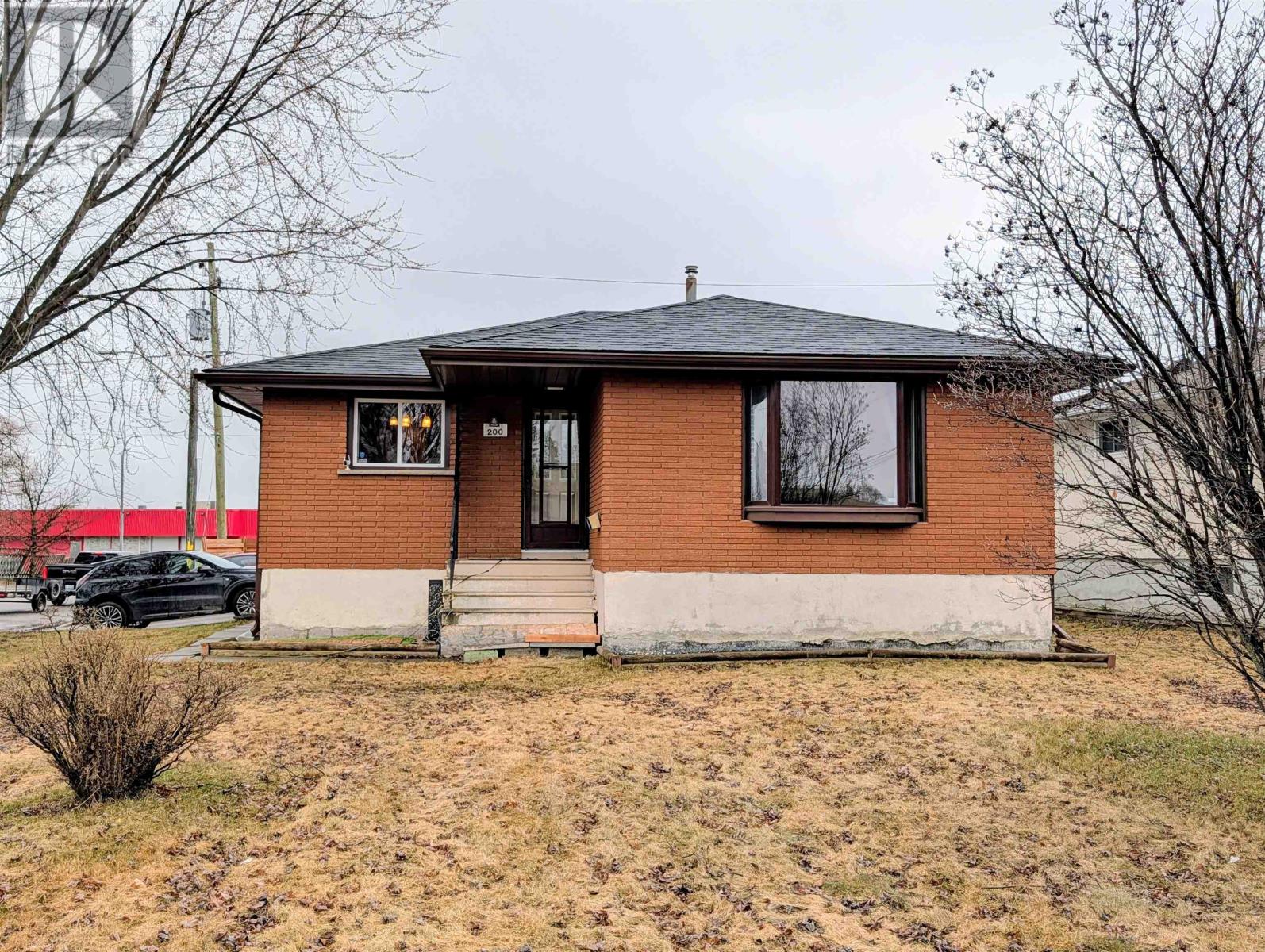 200 Kensington DR, Thunder Bay, Ontario