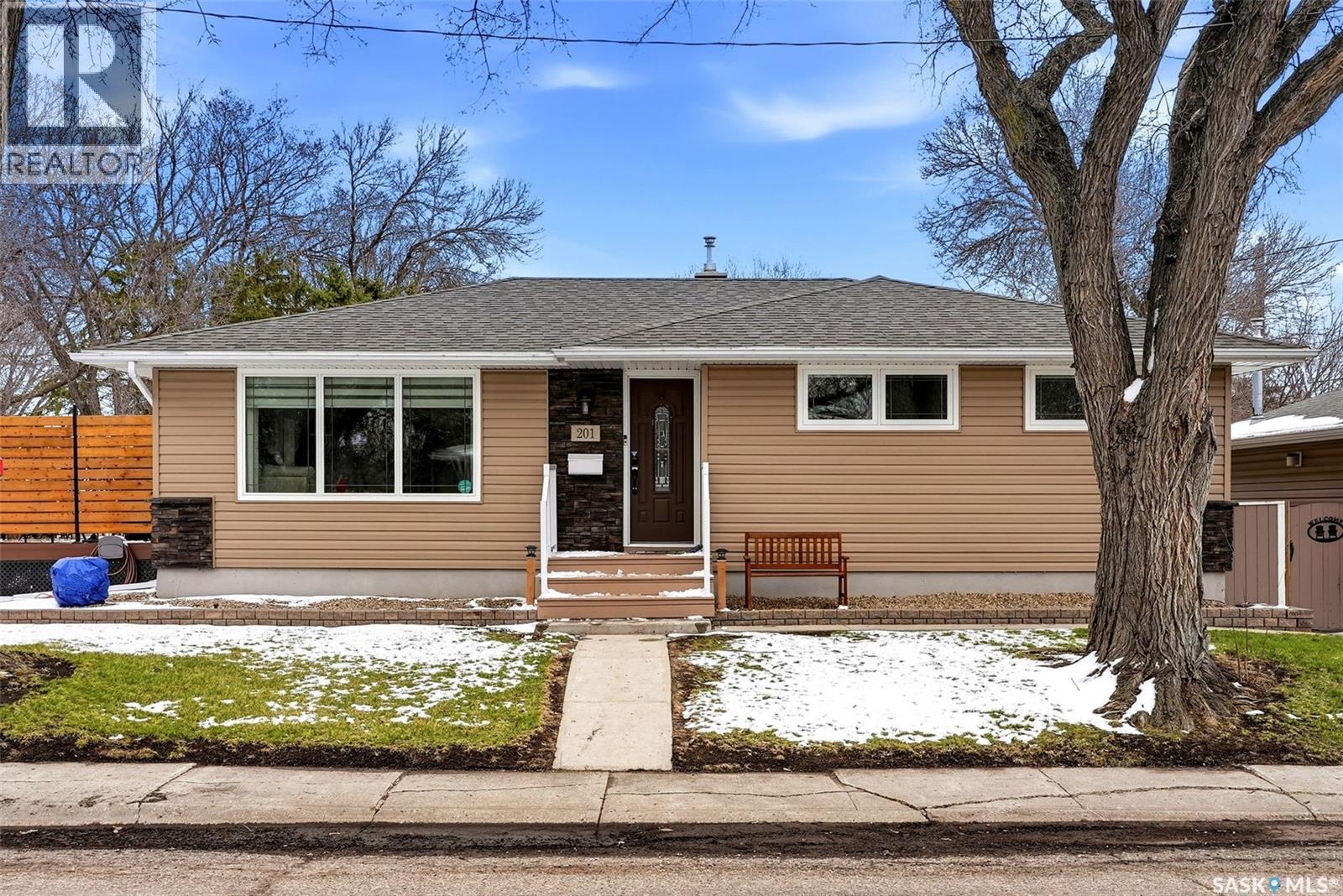 201 Shannon Road, Regina, Saskatchewan  S4S 5H8 - Photo 3 - SK034337