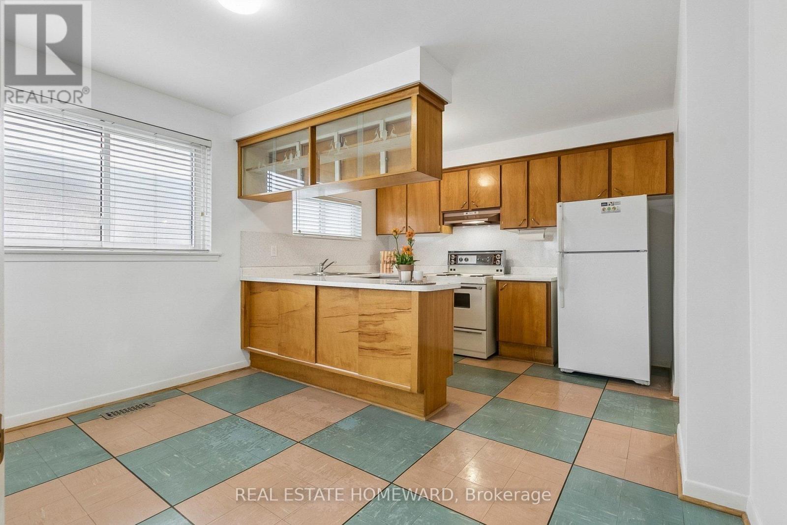 71 Thwaite Avenue, Toronto, Ontario  M3L 2C8 - Photo 15 - W13061390