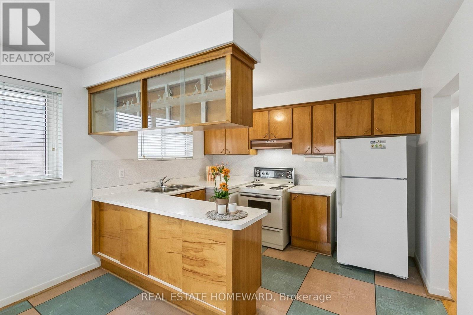 71 Thwaite Avenue, Toronto, Ontario  M3L 2C8 - Photo 16 - W13061390