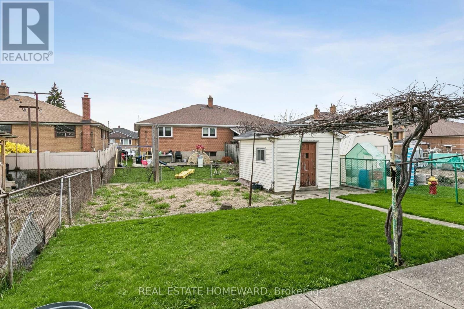 71 Thwaite Avenue, Toronto, Ontario  M3L 2C8 - Photo 44 - W13061390