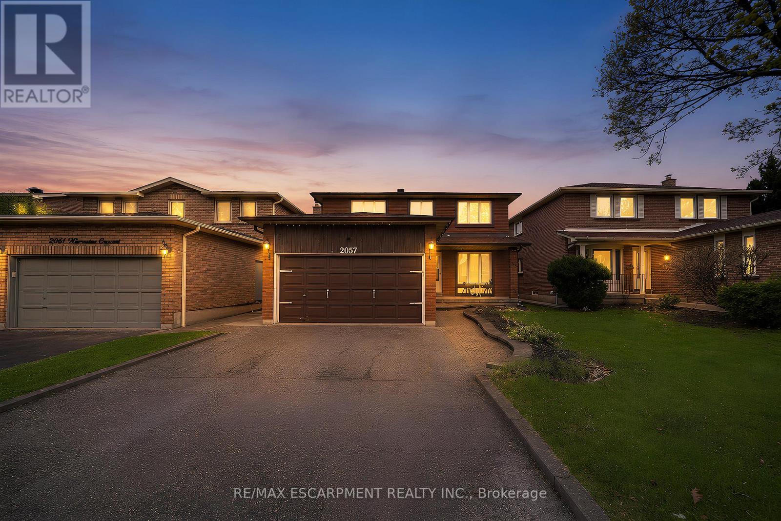 2057 Wincanton Crescent, Mississauga, Ontario  L5M 3E4 - Photo 2 - W13061438