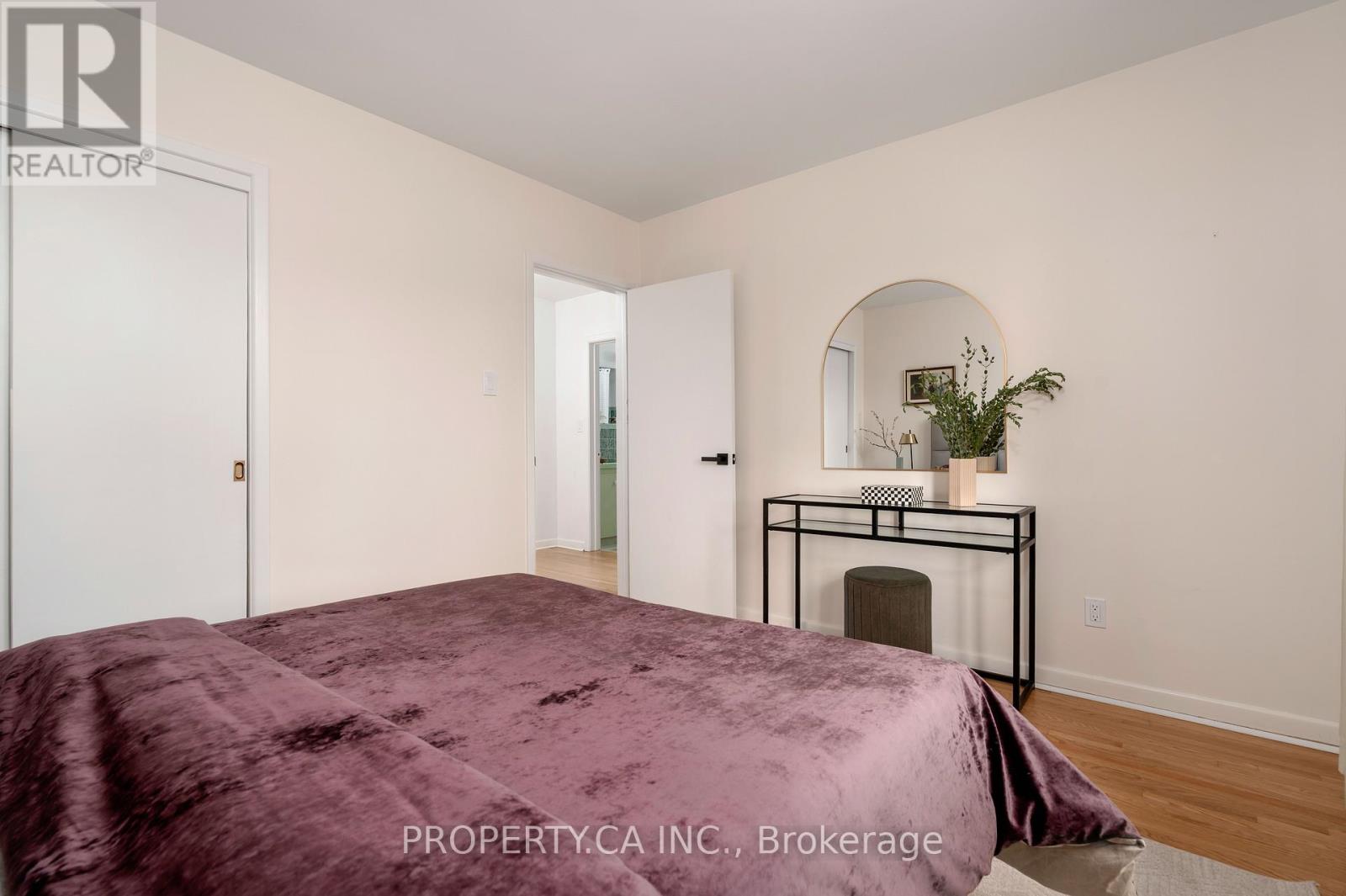 19 Jill Crescent, Toronto, Ontario  M9B 6B2 - Photo 11 - W13061456