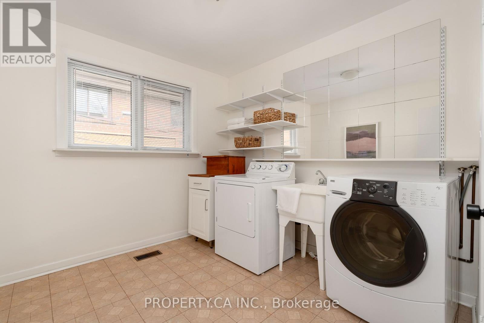 19 Jill Crescent, Toronto, Ontario  M9B 6B2 - Photo 15 - W13061456