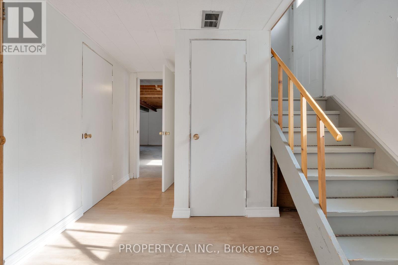 19 Jill Crescent, Toronto, Ontario  M9B 6B2 - Photo 16 - W13061456