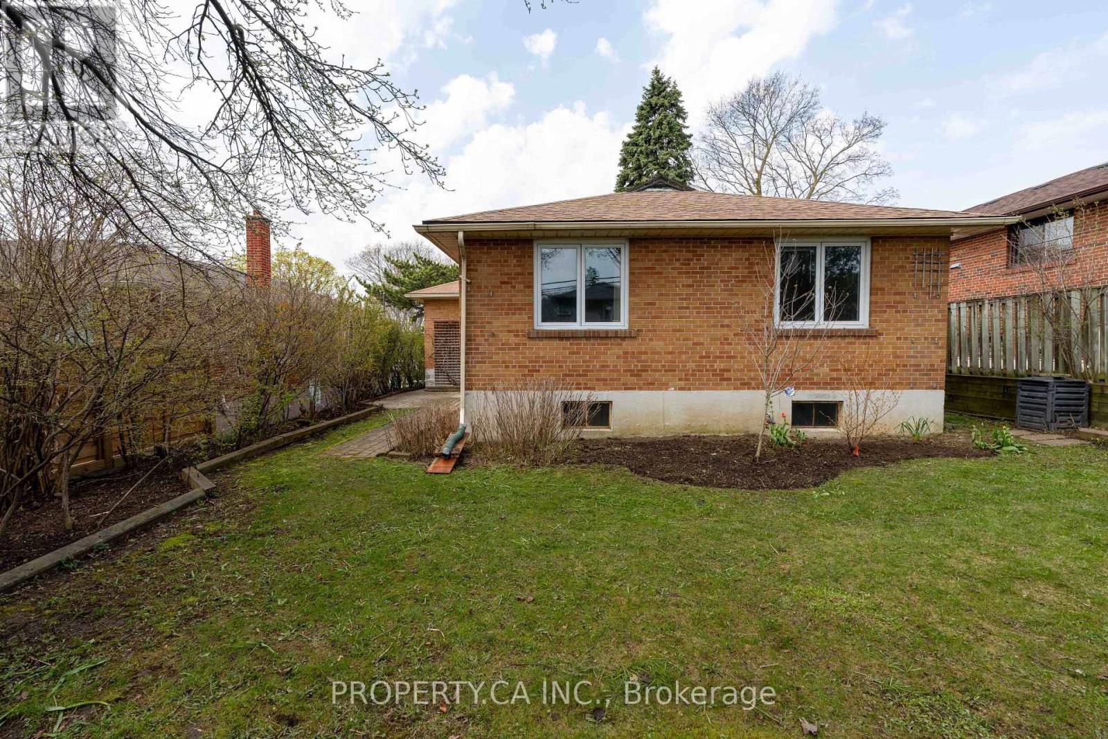 19 Jill Crescent, Toronto, Ontario  M9B 6B2 - Photo 22 - W13061456