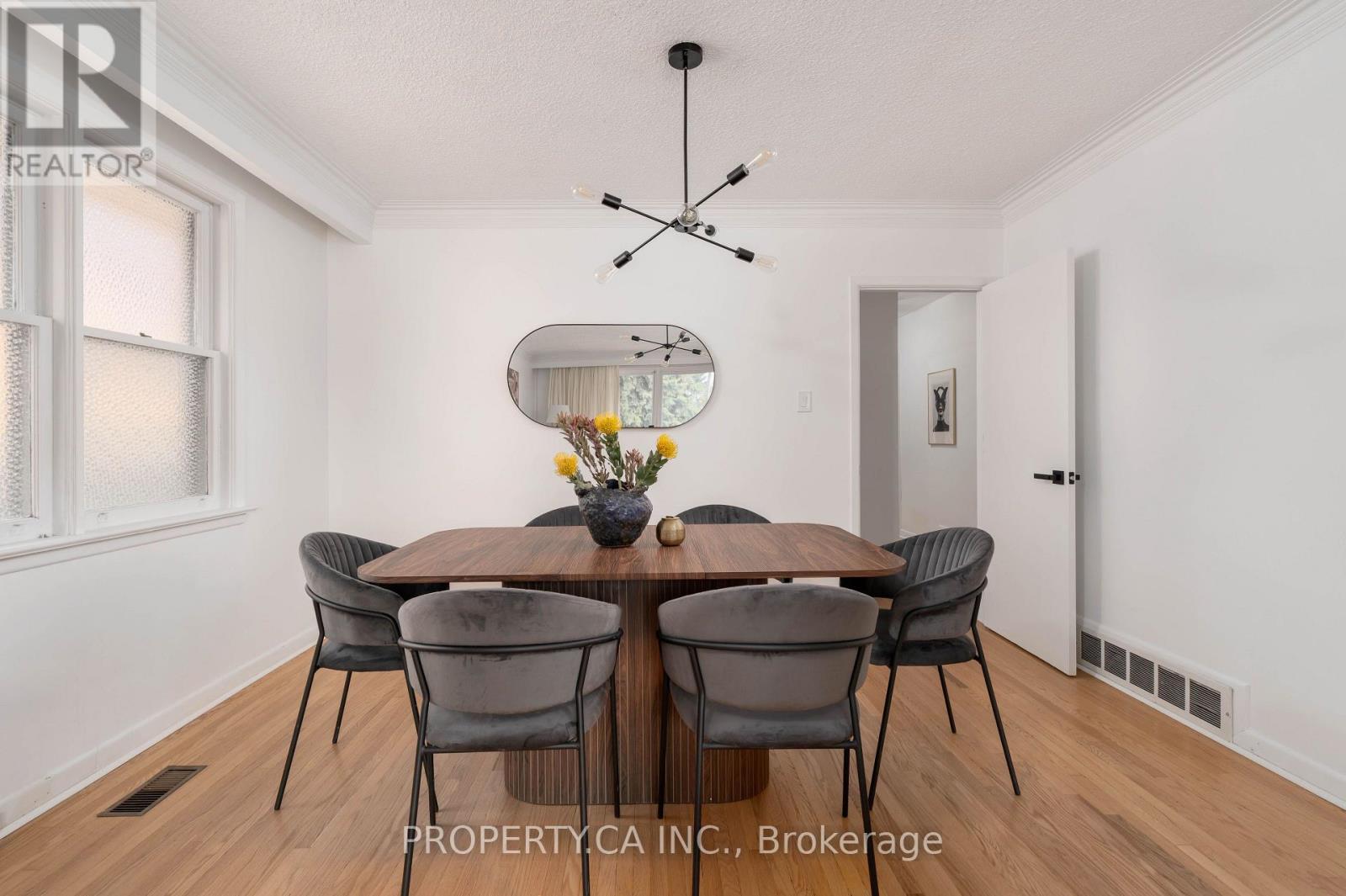 19 Jill Crescent, Toronto, Ontario  M9B 6B2 - Photo 5 - W13061456