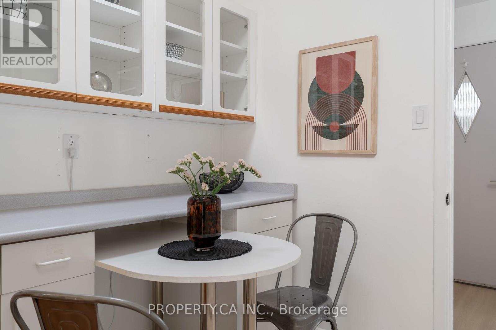 19 Jill Crescent, Toronto, Ontario  M9B 6B2 - Photo 8 - W13061456