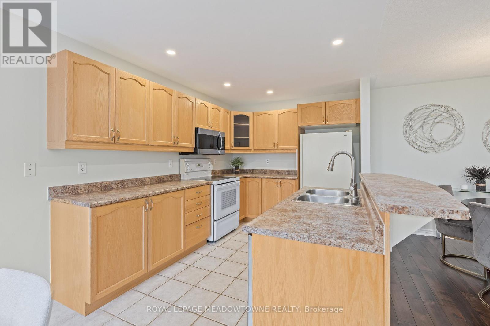 8 Bonnette Street, Halton Hills, Ontario  L7J 2Z9 - Photo 15 - W13061466