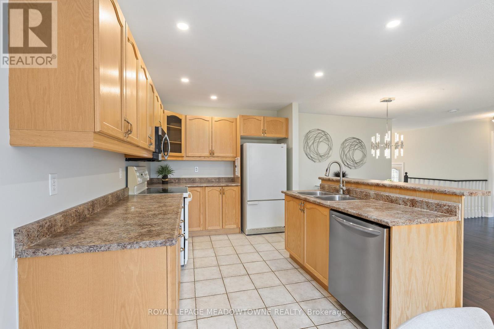 8 Bonnette Street, Halton Hills, Ontario  L7J 2Z9 - Photo 16 - W13061466