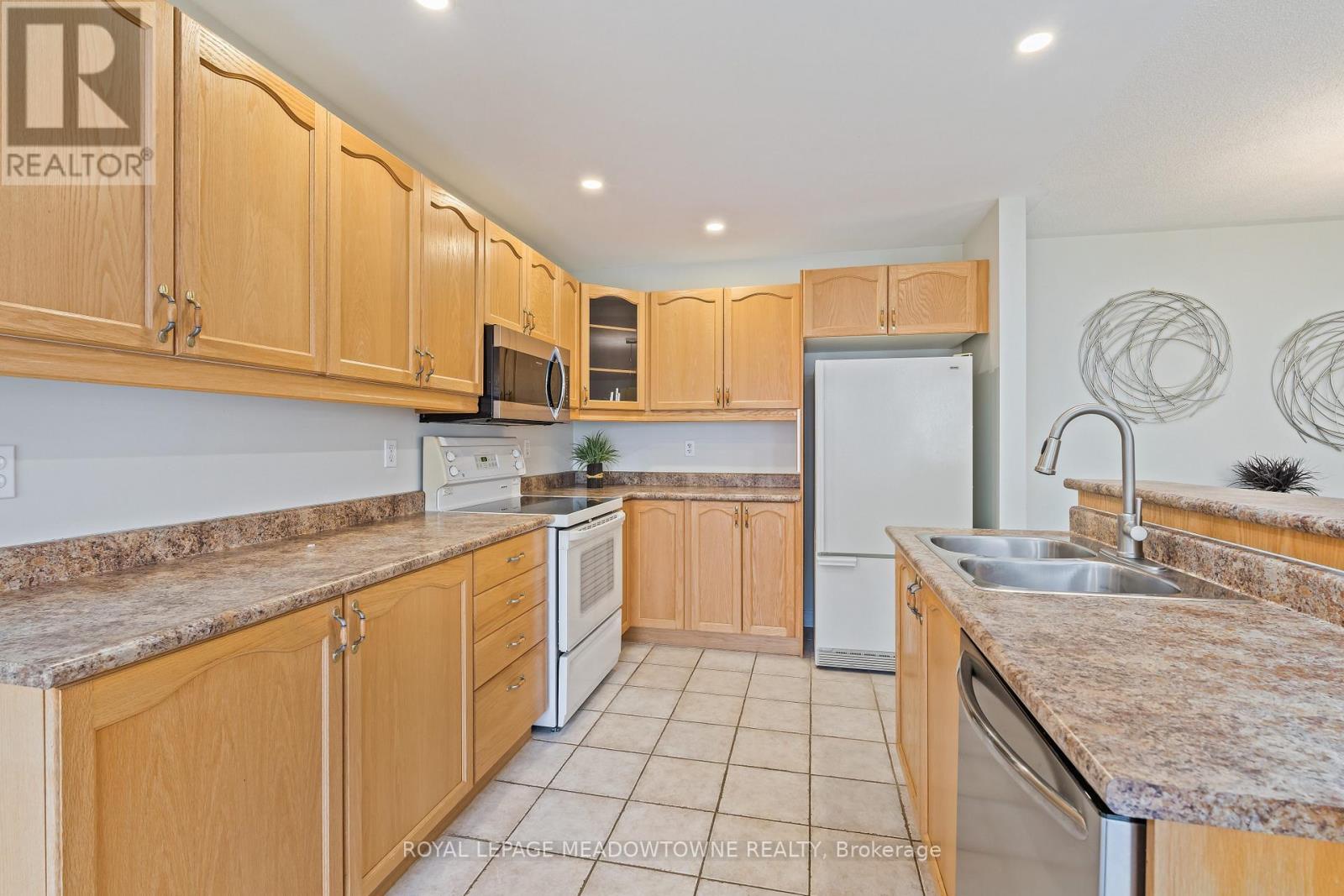 8 Bonnette Street, Halton Hills, Ontario  L7J 2Z9 - Photo 17 - W13061466