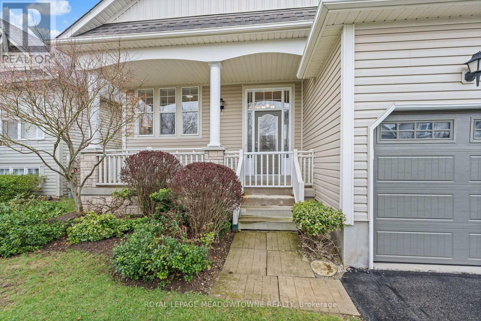 8 Bonnette Street, Halton Hills, Ontario  L7J 2Z9 - Photo 3 - W13061466