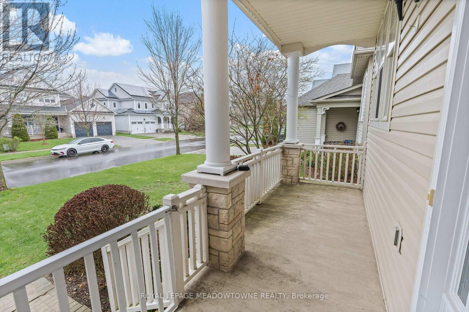 8 Bonnette Street, Halton Hills, Ontario  L7J 2Z9 - Photo 4 - W13061466