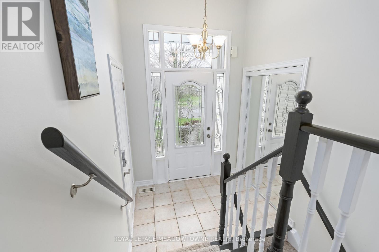 8 Bonnette Street, Halton Hills, Ontario  L7J 2Z9 - Photo 6 - W13061466