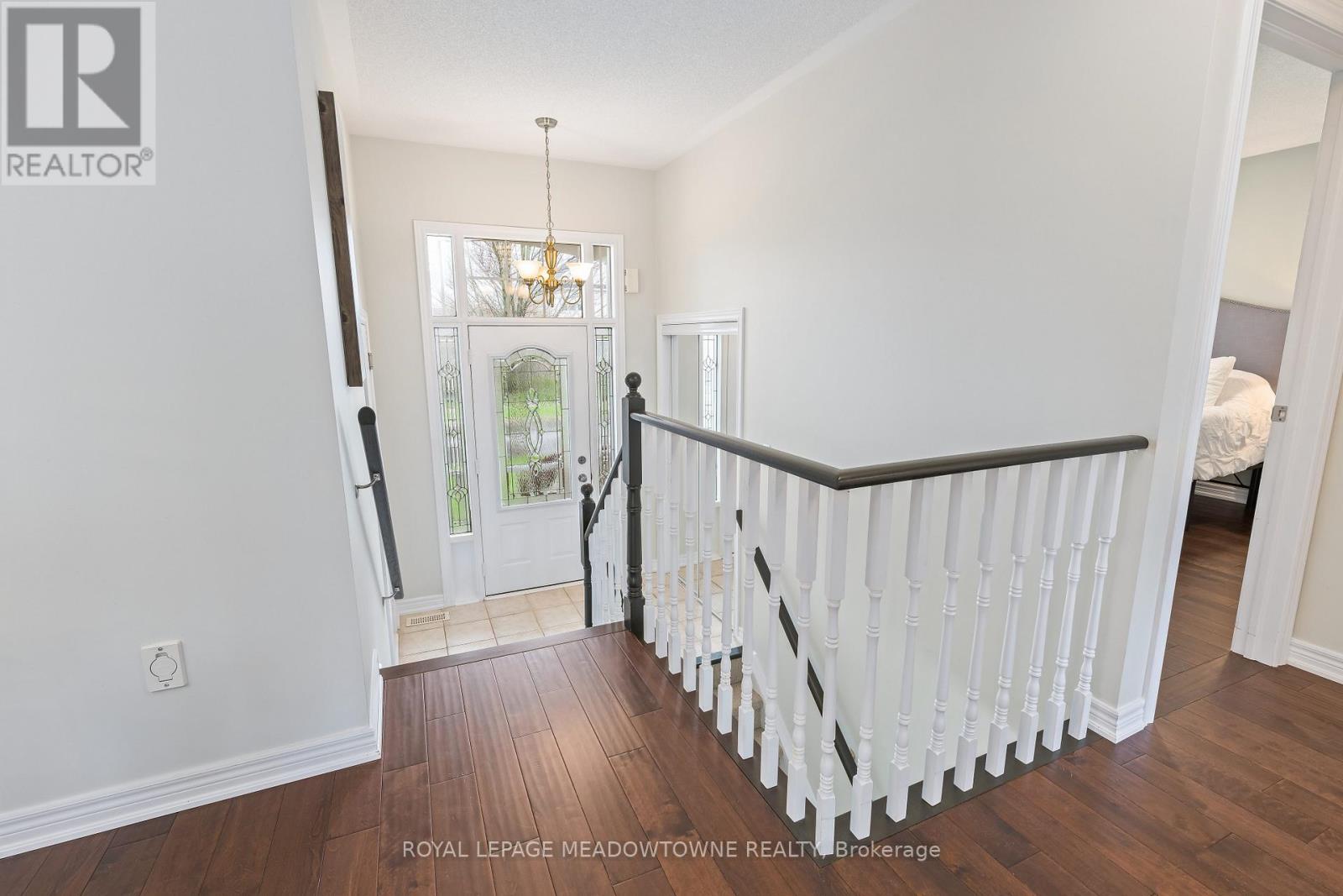 8 Bonnette Street, Halton Hills, Ontario  L7J 2Z9 - Photo 7 - W13061466