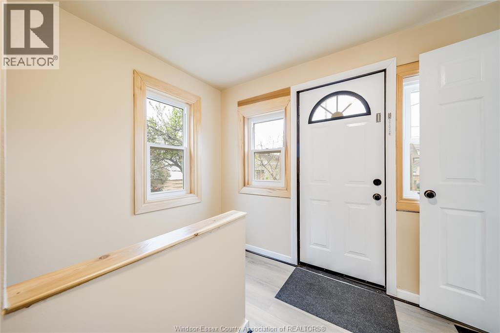 1046 Elsmere, Windsor, Ontario  N9A 2B2 - Photo 5 - 26009589