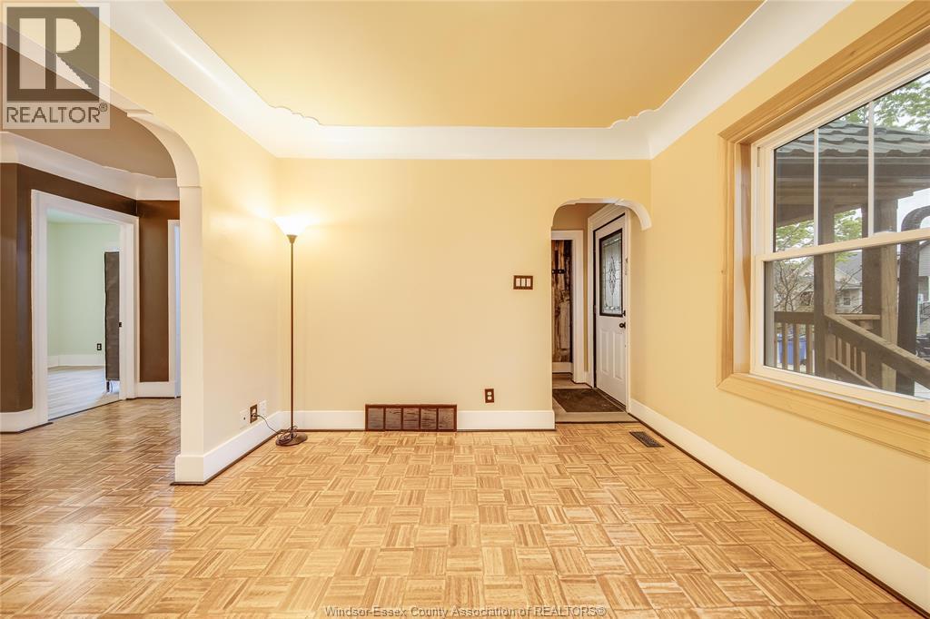 1046 Elsmere, Windsor, Ontario  N9A 2B2 - Photo 8 - 26009589