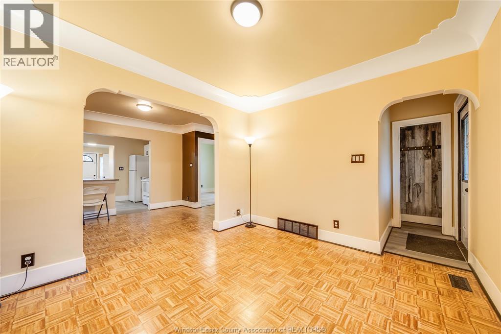 1046 Elsmere, Windsor, Ontario  N9A 2B2 - Photo 9 - 26009589