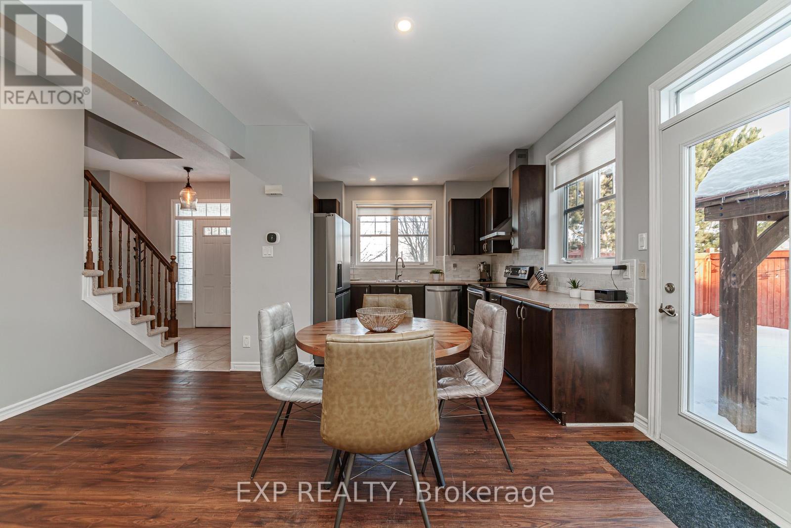 601 Rosehill Avenue, Ottawa, Ontario  K2S 0K3 - Photo 3 - X12846532
