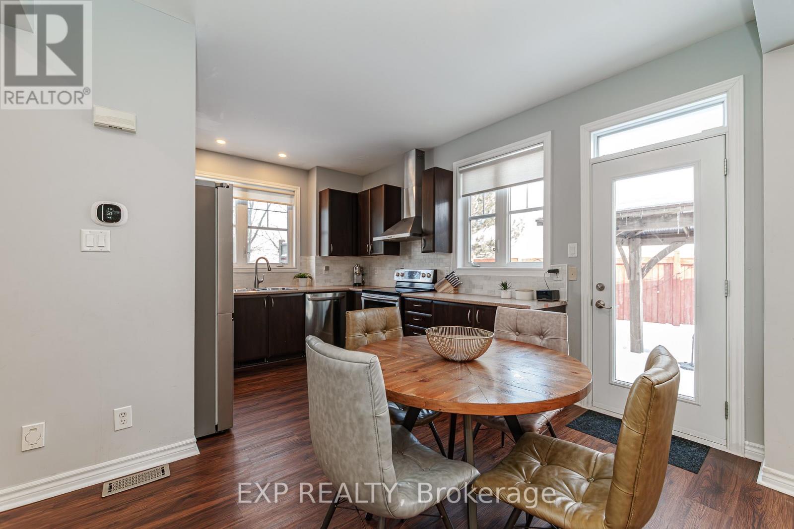 601 Rosehill Avenue, Ottawa, Ontario  K2S 0K3 - Photo 5 - X12846532