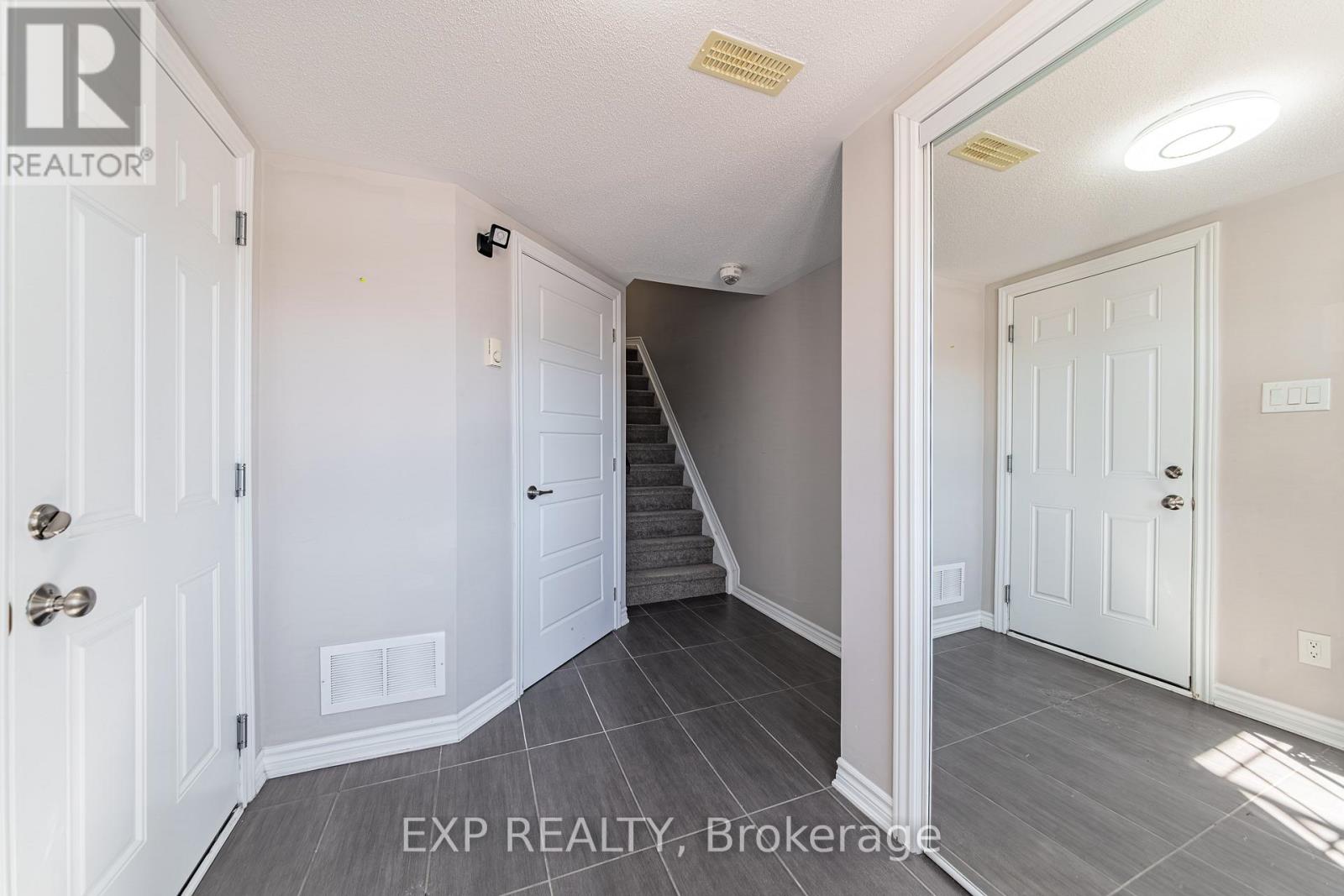 523 Ensatina Crescent, Ottawa, Ontario  K2J 6H4 - Photo 3 - X12991830