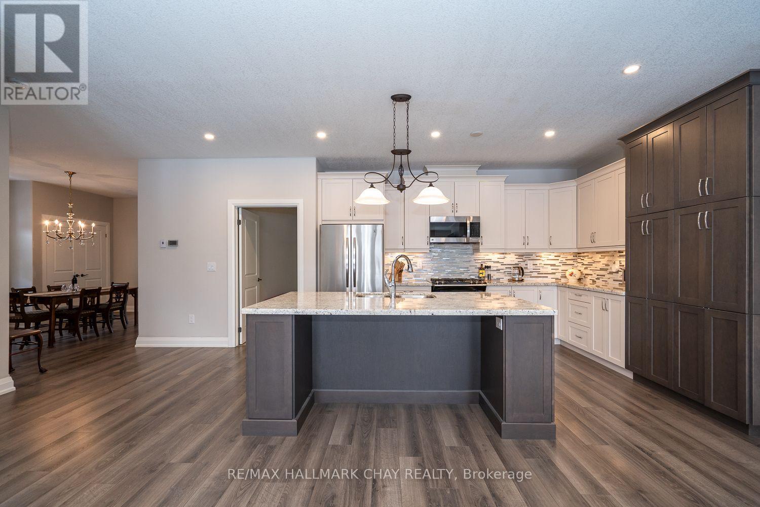 54 Landscape Drive, Oro-Medonte, Ontario  L0L 2L0 - Photo 4 - S12817826