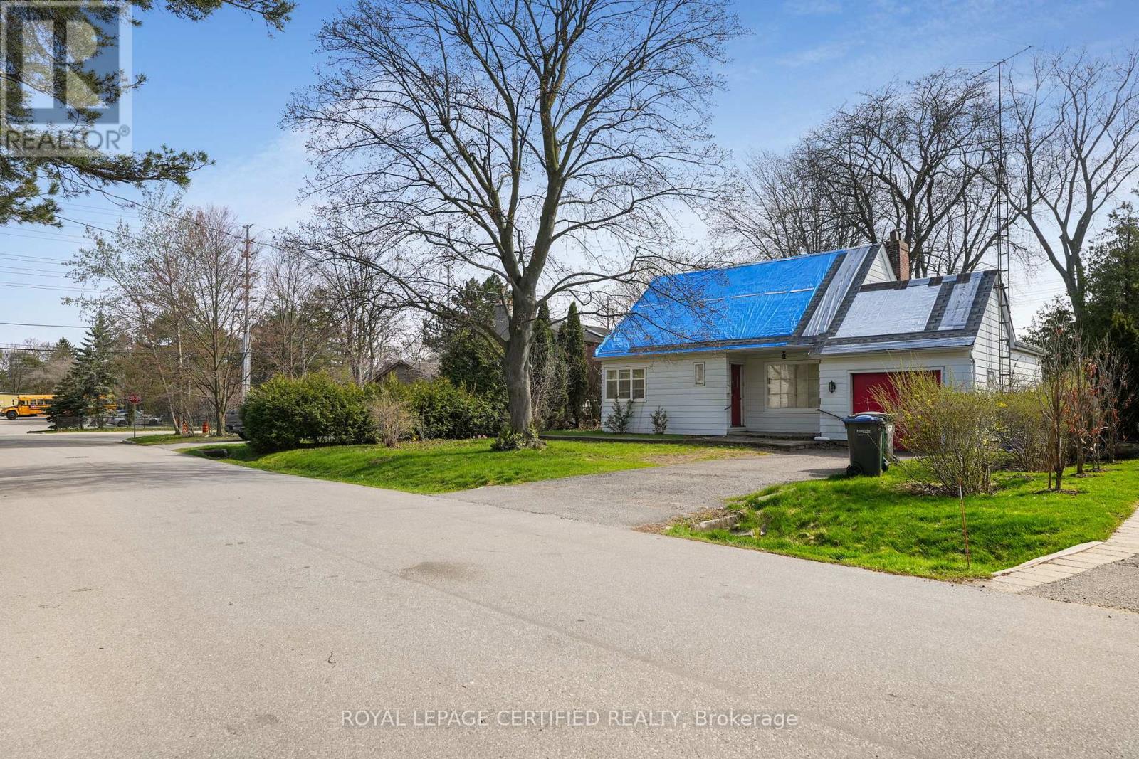 1348 Hollyrood Avenue, Mississauga, Ontario  L5G 3J4 - Photo 3 - W13059042