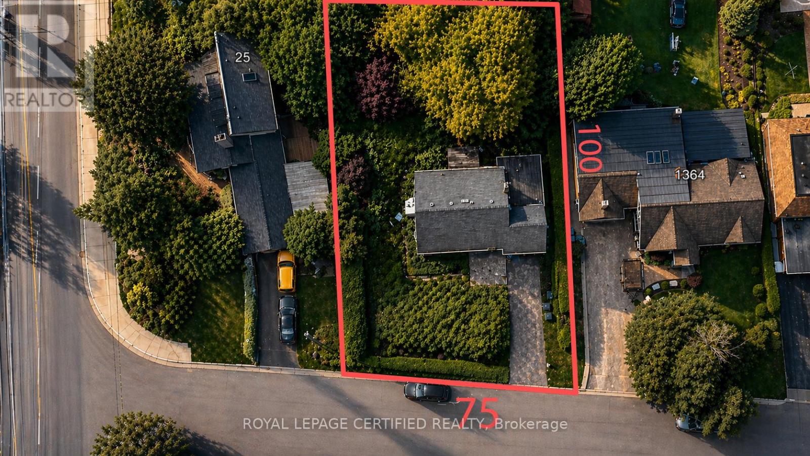 1348 Hollyrood Avenue, Mississauga, Ontario  L5G 3J4 - Photo 2 - W13059042