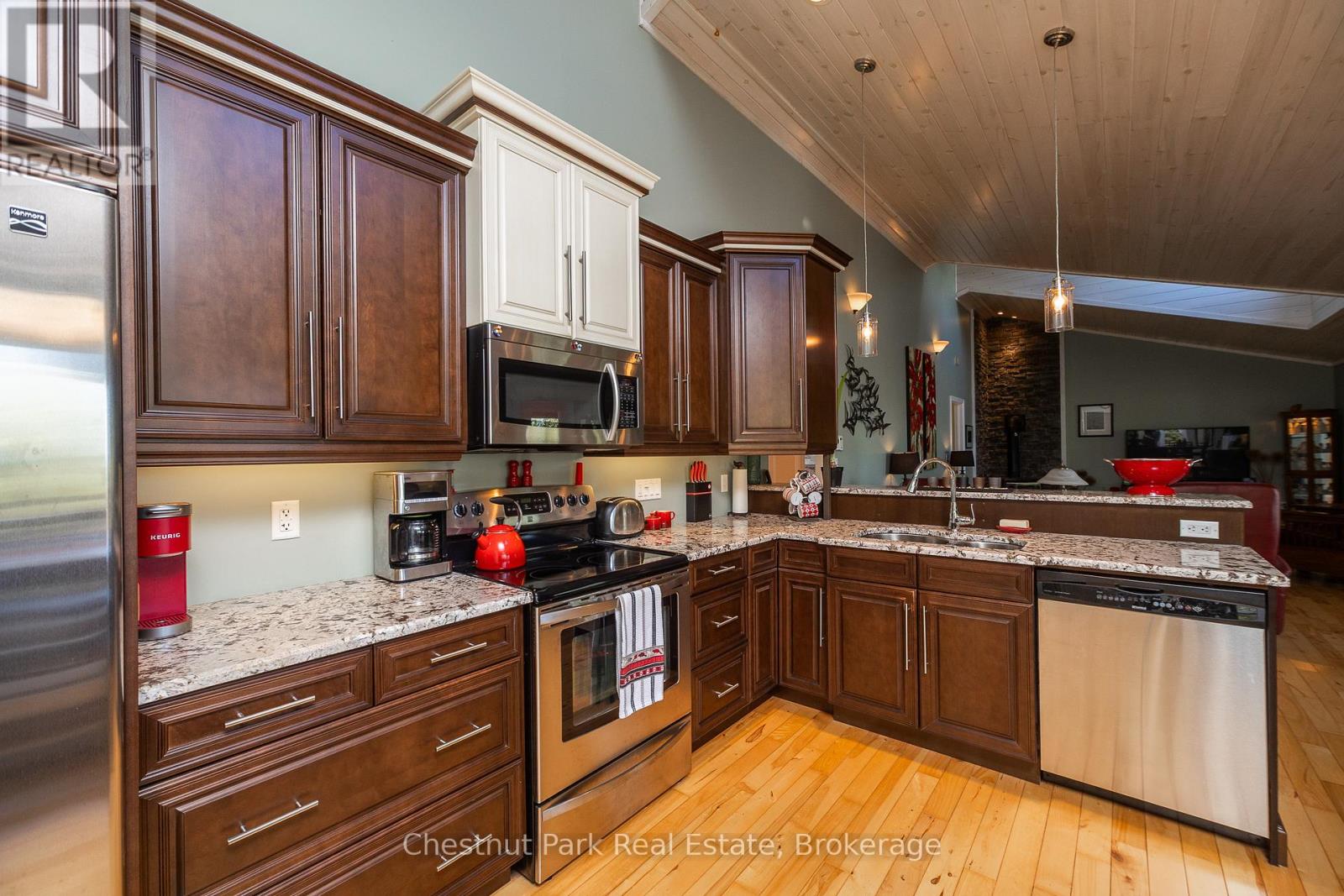 94 Zorra Drive, Northern Bruce Peninsula, Ontario  N0H 2R0 - Photo 39 - X13061526