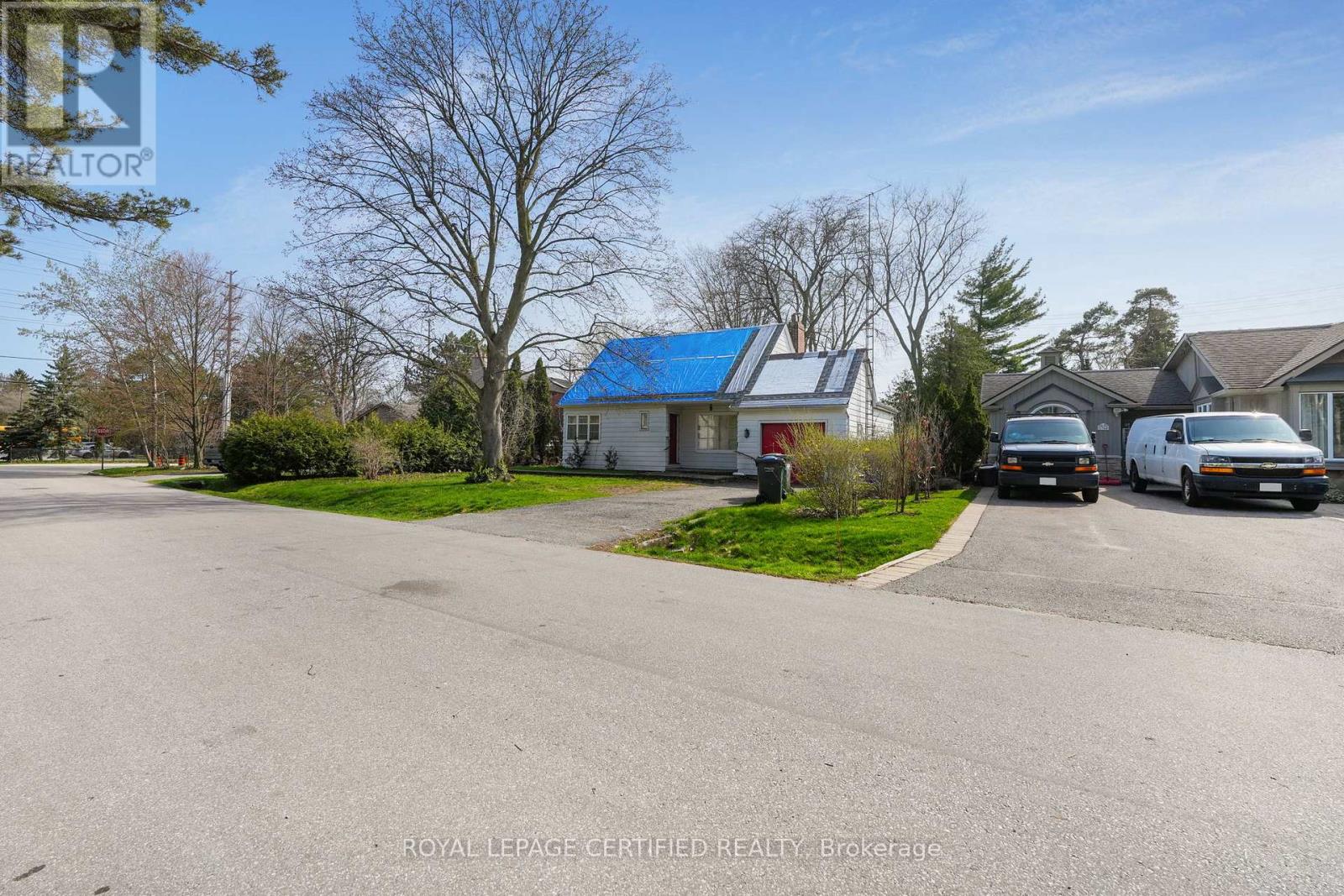 1348 Hollyrood Avenue, Mississauga, Ontario  L5G 3J4 - Photo 4 - W13059042