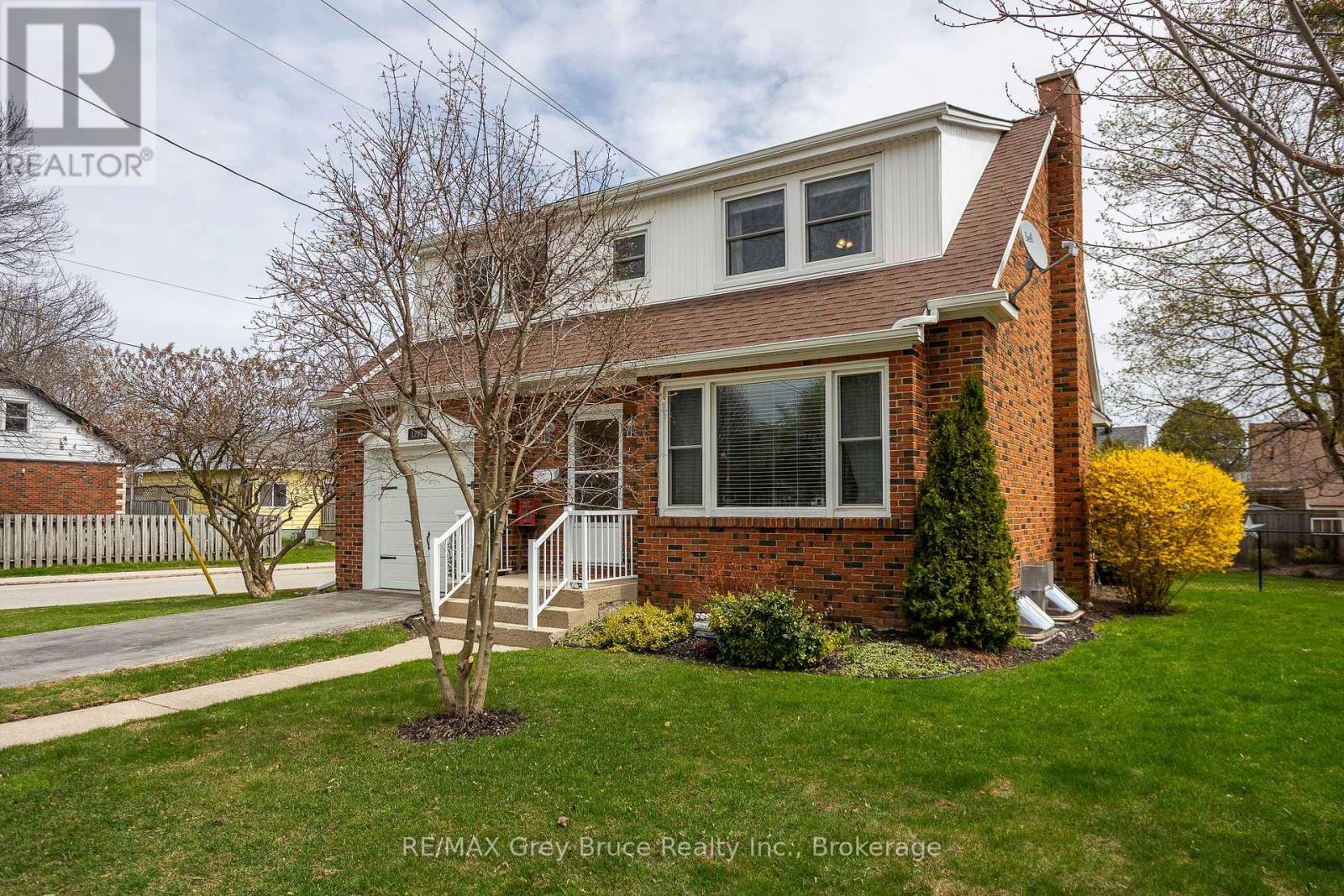1295 4th Avenue W, Owen Sound, Ontario  N4K 4W7 - Photo 2 - X13061664