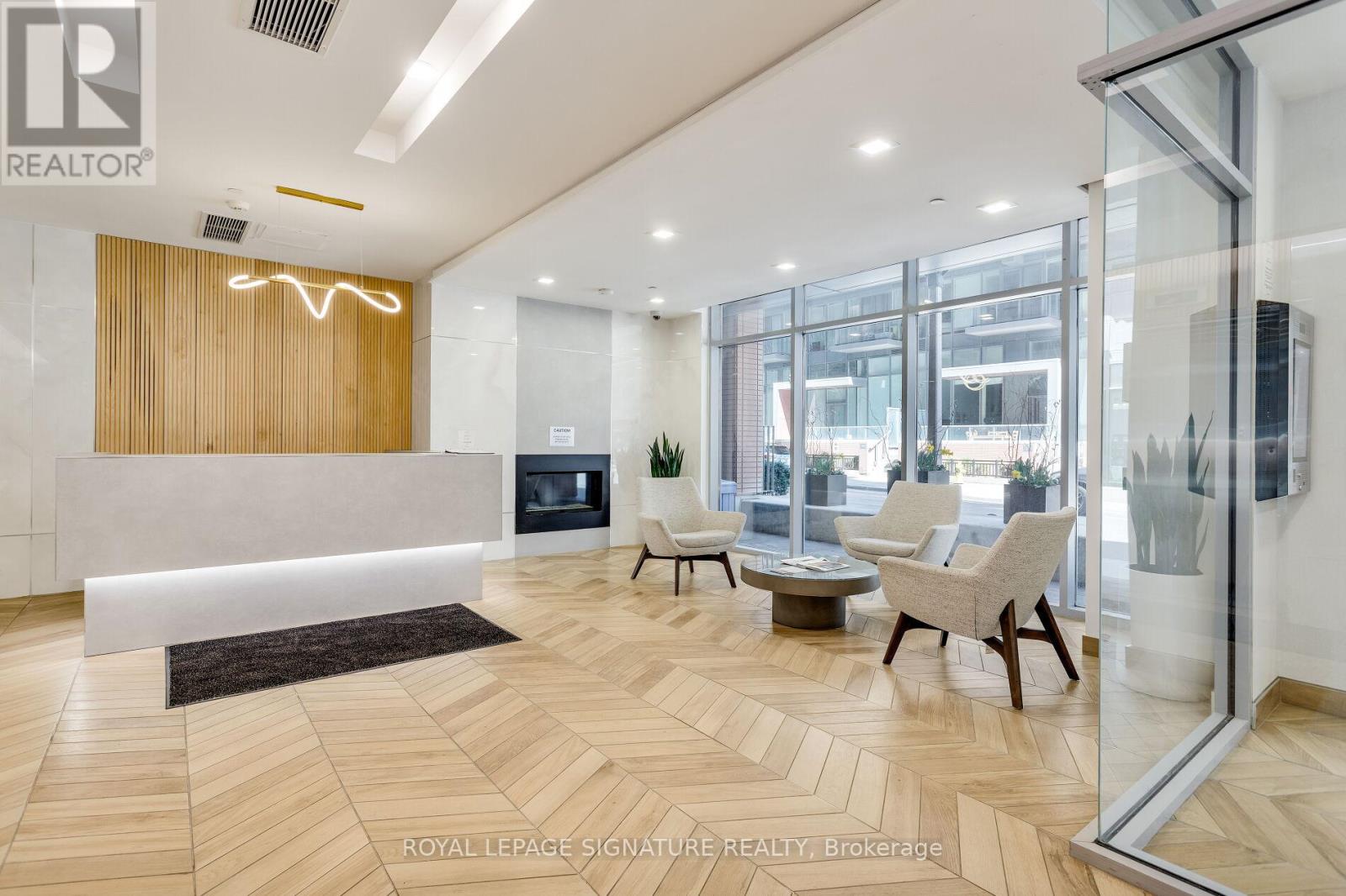 705 - 15 Bruyeres Mews, Toronto, Ontario  M5V 0A7 - Photo 3 - C13061574