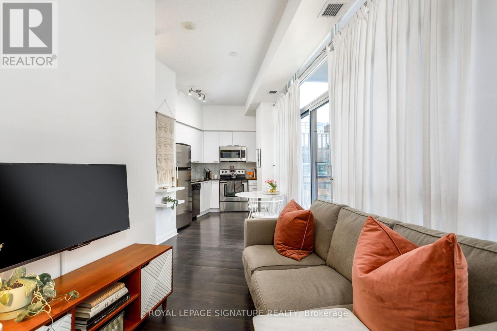 705 - 15 Bruyeres Mews, Toronto, Ontario  M5V 0A7 - Photo 4 - C13061574