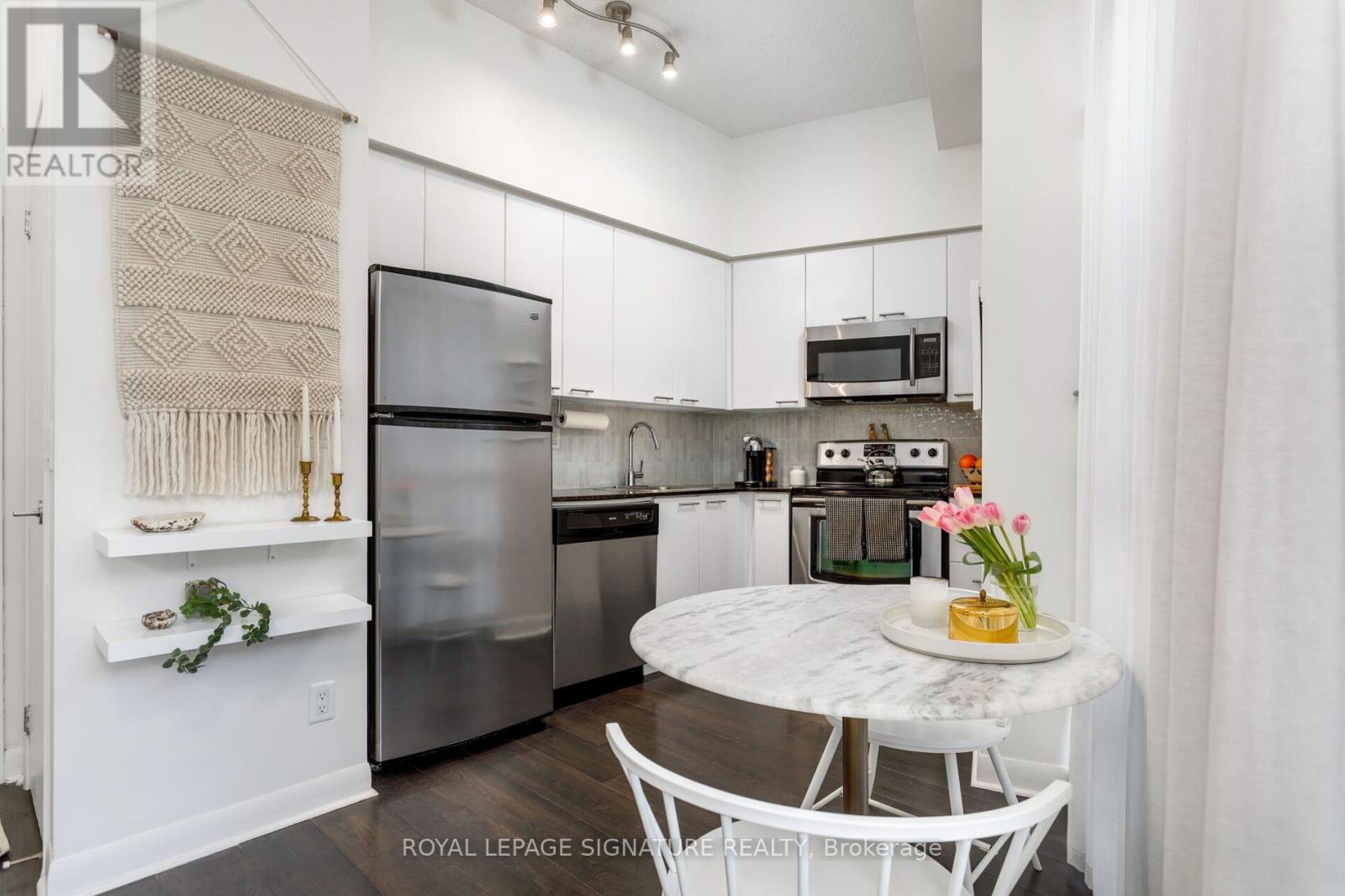 705 - 15 Bruyeres Mews, Toronto, Ontario  M5V 0A7 - Photo 6 - C13061574