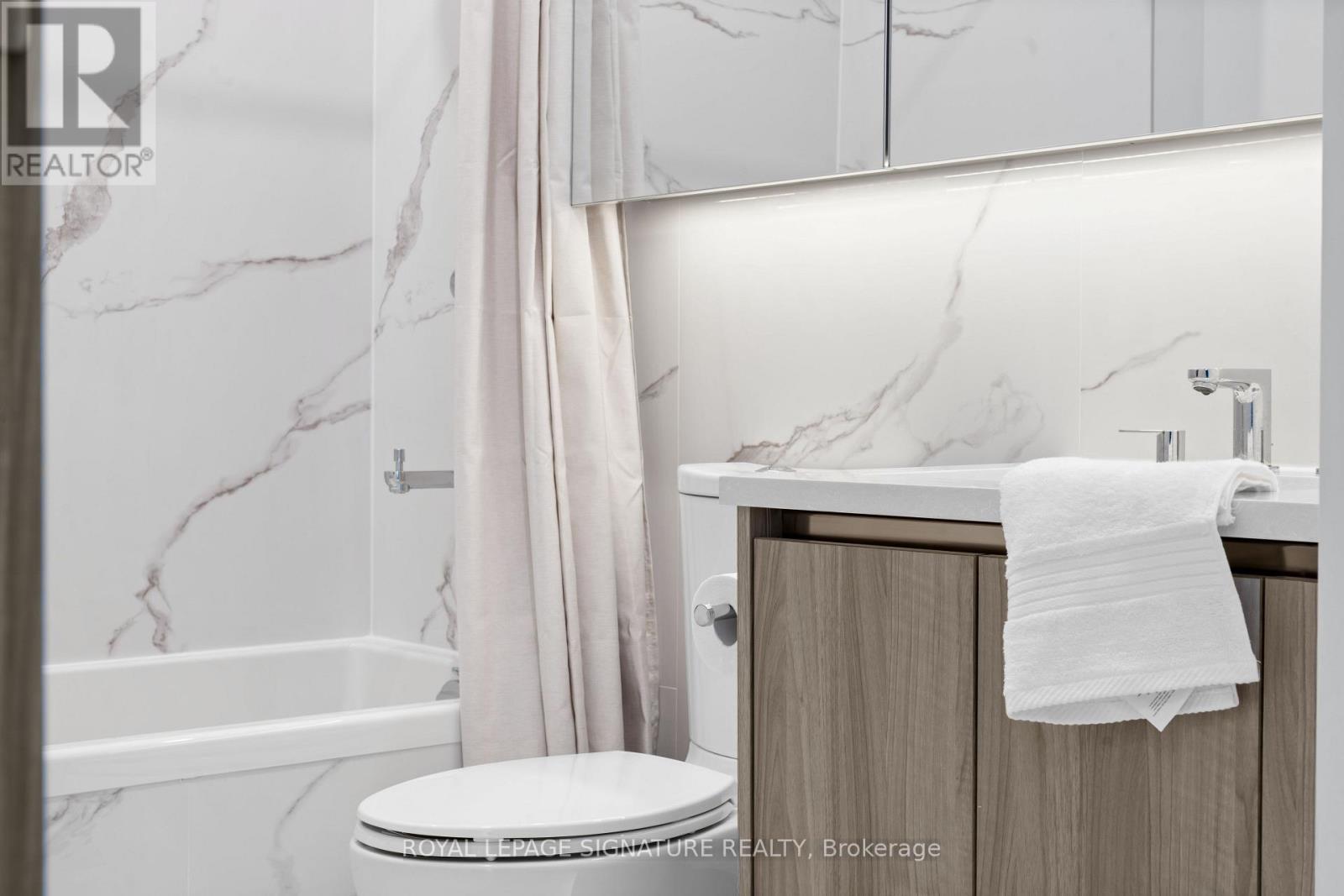 Ph7001 - 1 Concord Cityplace Way, Toronto, Ontario  M5V 0X3 - Photo 36 - C13061576