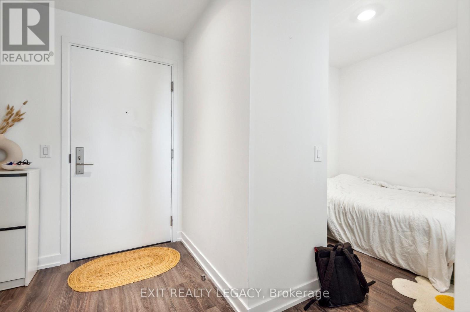 2213 - 20 Edward Street, Toronto, Ontario  M5G 1C9 - Photo 8 - C13061688