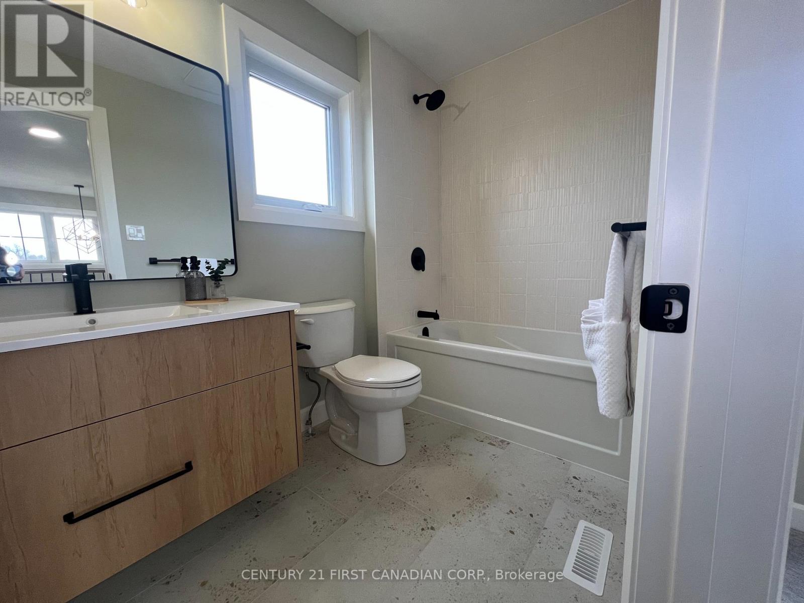 107 Sheldabren Street, North Middlesex, Ontario  N0M 1A0 - Photo 28 - X13061556