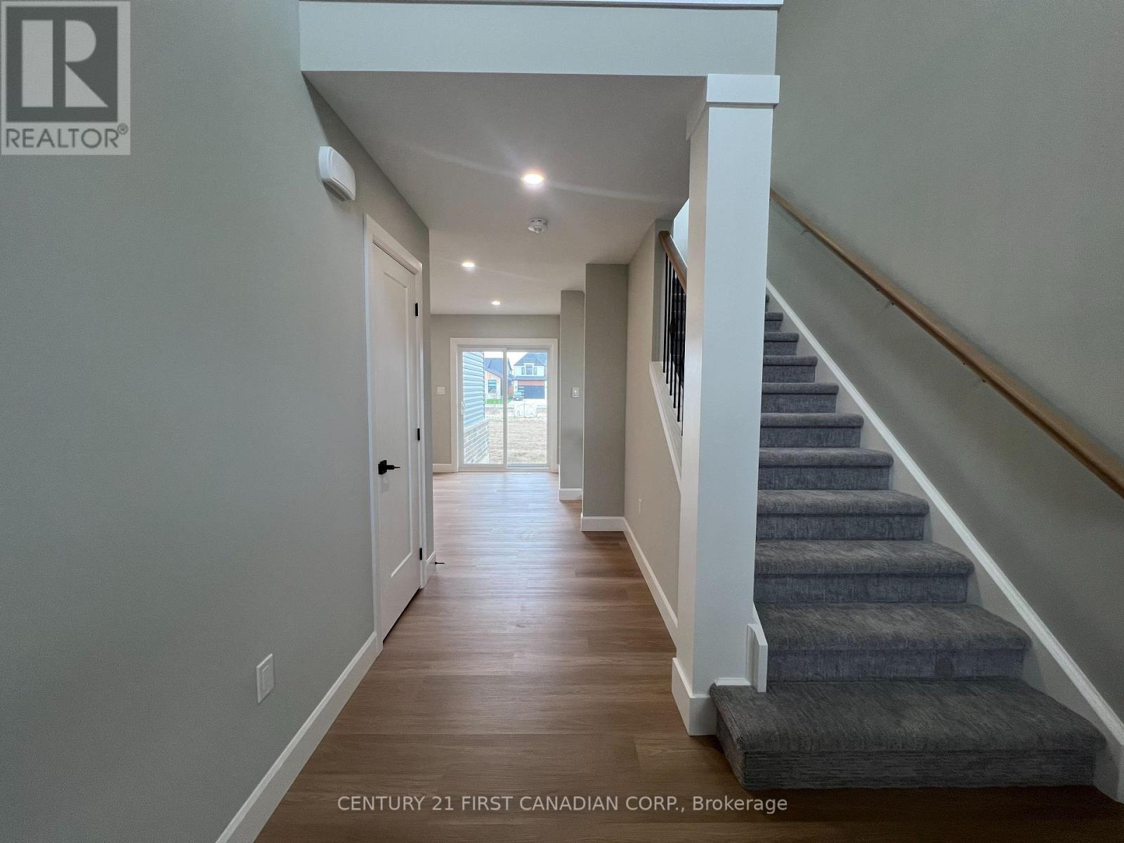 107 Sheldabren Street, North Middlesex, Ontario  N0M 1A0 - Photo 4 - X13061556