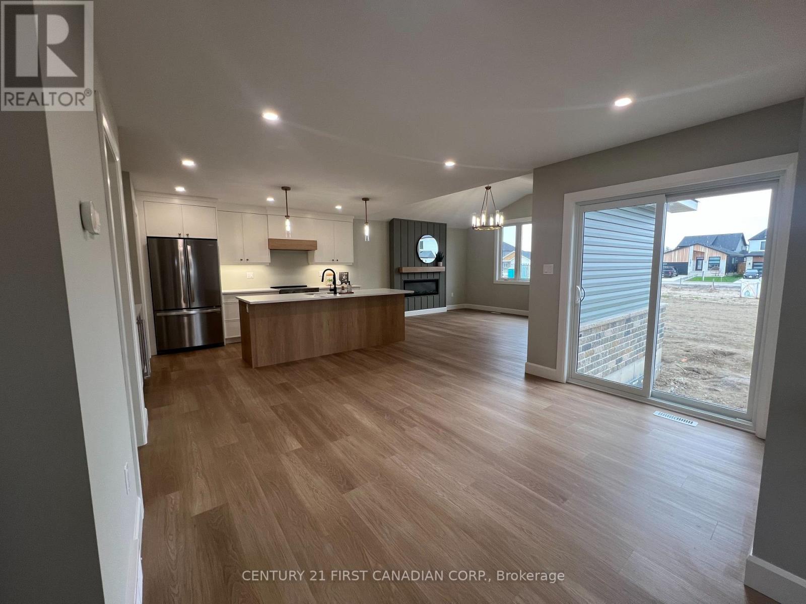 107 Sheldabren Street, North Middlesex, Ontario  N0M 1A0 - Photo 5 - X13061556