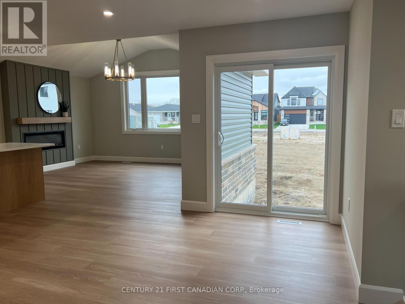 107 Sheldabren Street, North Middlesex, Ontario  N0M 1A0 - Photo 8 - X13061556