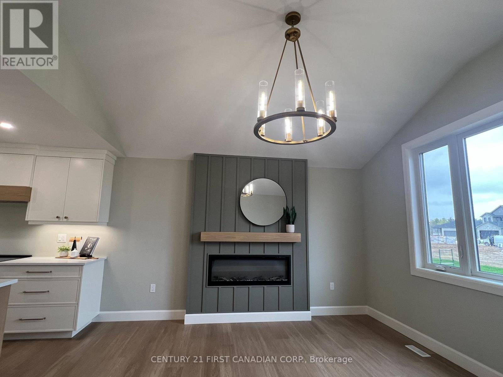 107 Sheldabren Street, North Middlesex, Ontario  N0M 1A0 - Photo 9 - X13061556