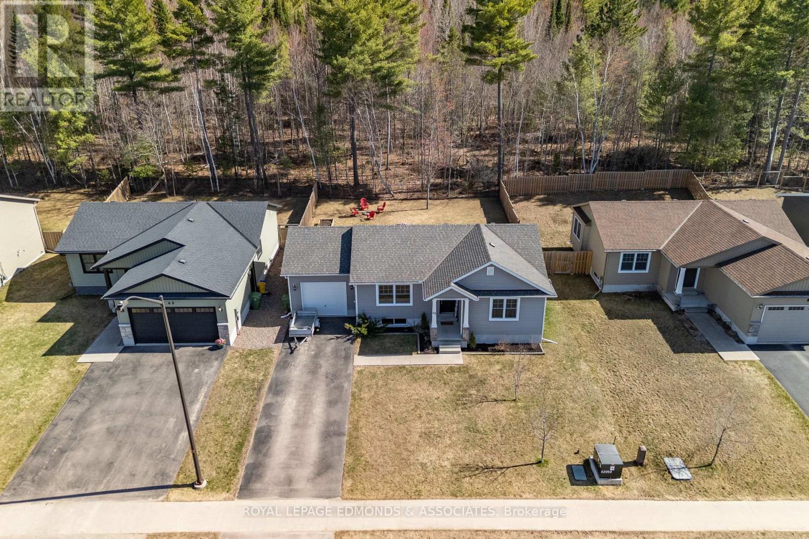 45 Dustin Drive, Petawawa, Ontario  K8H 0G3 - Photo 2 - X13061522