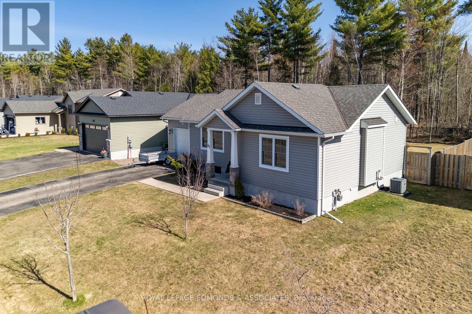 45 Dustin Drive, Petawawa, Ontario  K8H 0G3 - Photo 3 - X13061522
