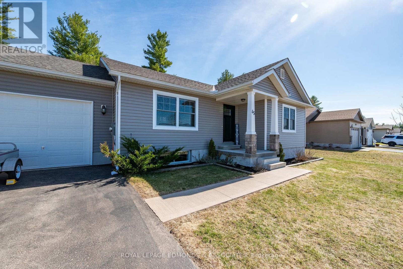 45 Dustin Drive, Petawawa, Ontario  K8H 0G3 - Photo 4 - X13061522