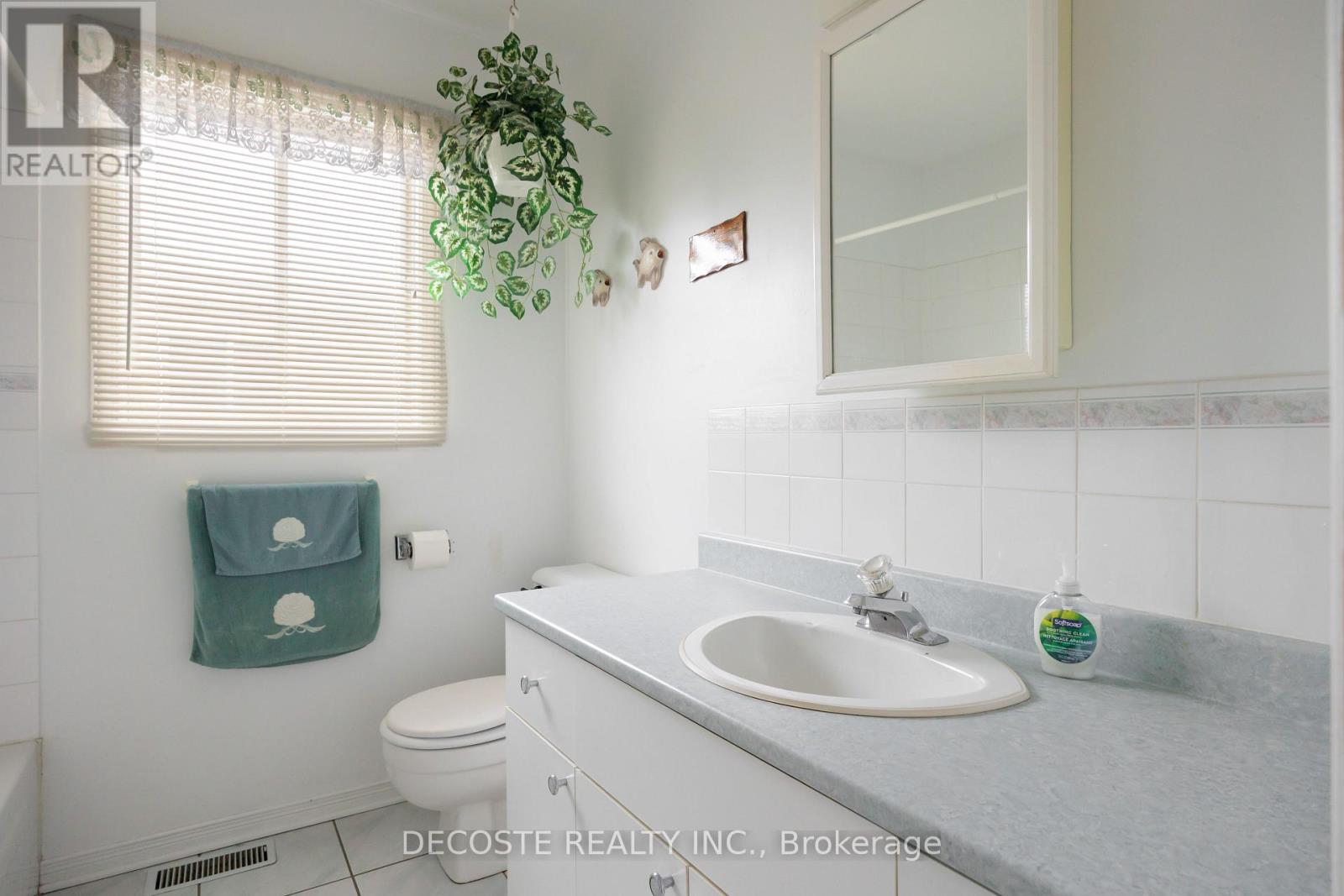 35 Sandfield Avenue N, North Glengarry, Ontario  K0C 1A0 - Photo 17 - X12826598